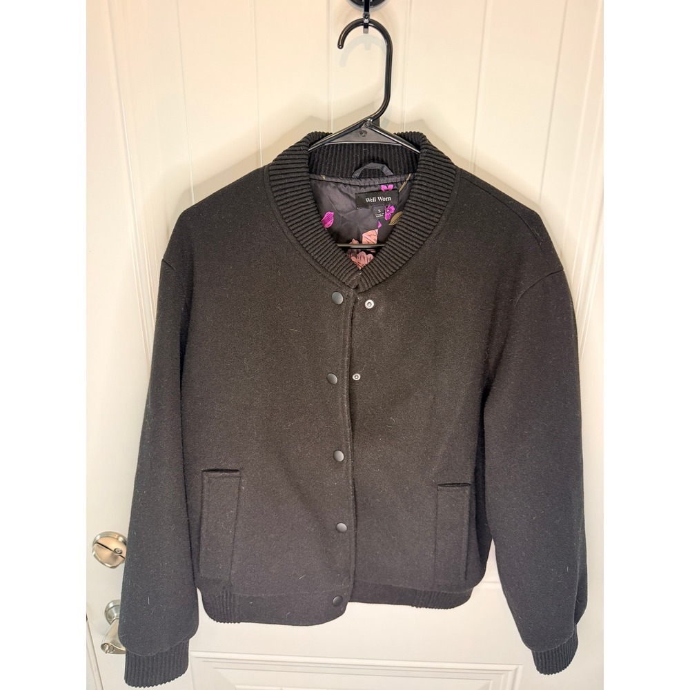 Well Worn Black Bomber Jacket Floral Lining Snap Front Ribbed Trim Small